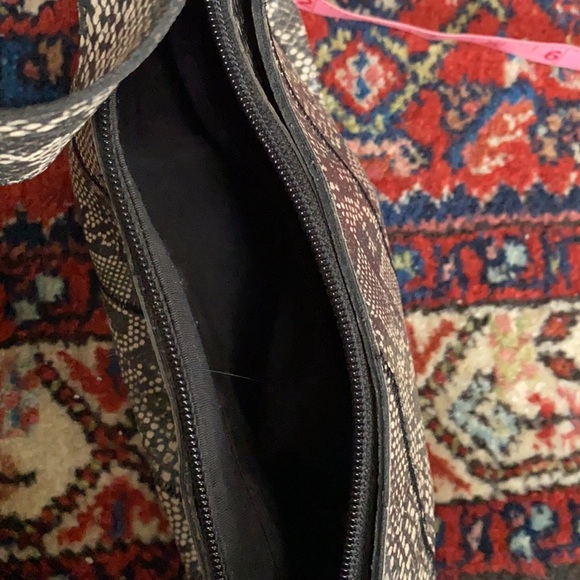 GUESS Snake print bag - Picture 5 of 5